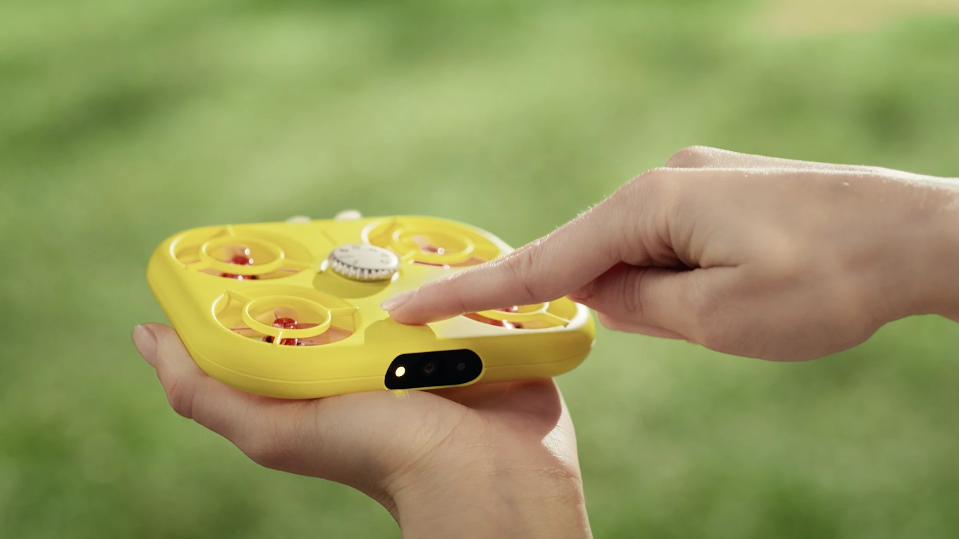 The chunky button up top is used to power the drone on and off, and set flight modes, while another button is used to start the selfie mission