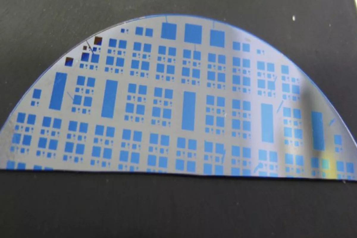UCL researchers have designed a silicon oxide-based memory chip that is faster than flash memory (Photo: UCL/Adnan Mehonic)