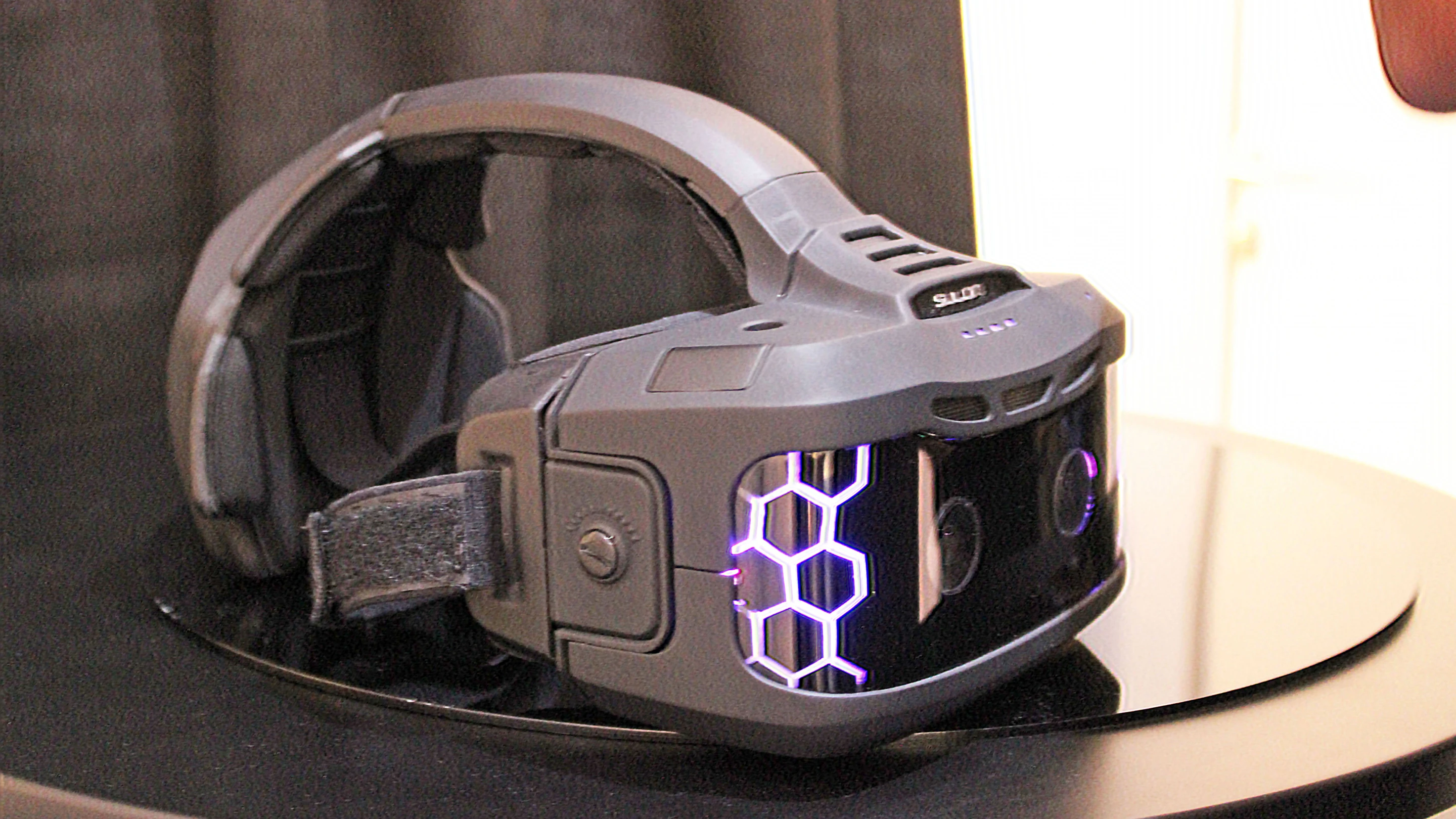 Gizmag gets a look at one of the most ambitious projects we've seen at CES, the Sulon Cortex AR/VR headset (Photo: Will Shanklin/Gizmag.com)