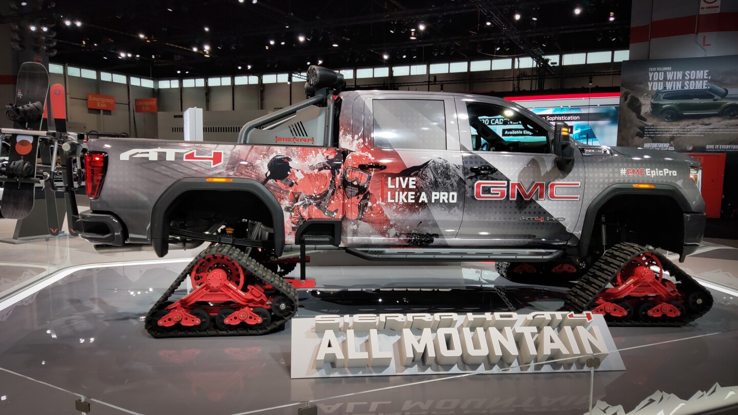 Every year, the Chicago show has some sort of tracked vehicle concept. This year it's from GMC in the form of this Sierra HD AT4 All Mountain