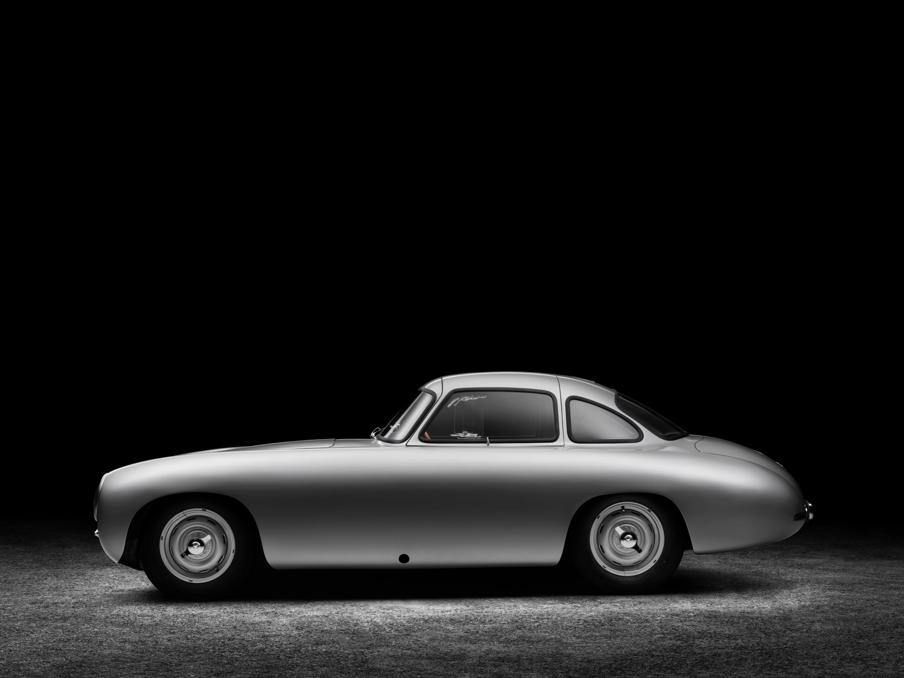 The 1952 300 SL returned to its original condition