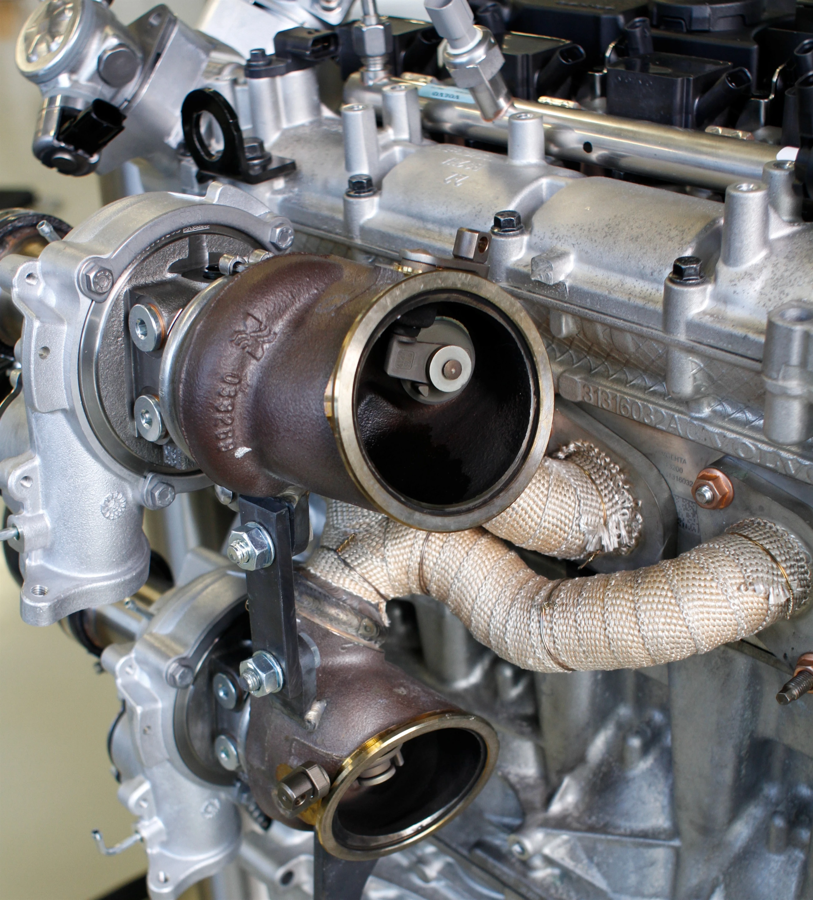 Of course blowing extra air into the engine requires more fuel, which is why Volvo has set up a dual fuel pump system that works at 250 bar pressure