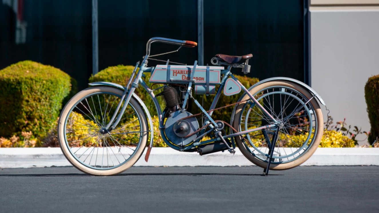 Selling for US$297,000, this 1907 Harley-Davidson Strap Tank single was the top-priced bike at Mecum's 2021 Las Vegas Collectible Motorcycle Auctions