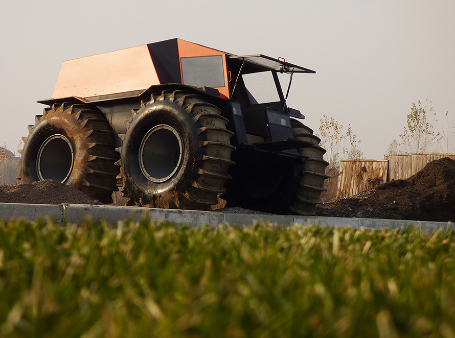 Amphibious Sherp ATV's big wheels keep on turning, no matter the terrain