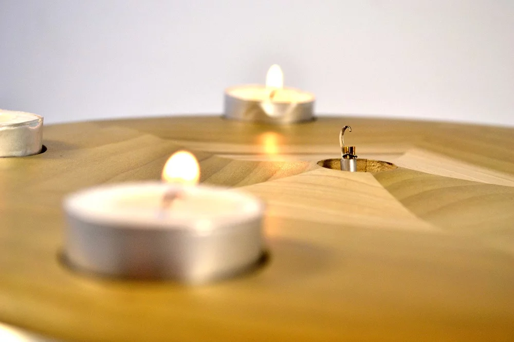 Switch Candle is a deceptively clever candle holder which lights and extinguishes tealights by itself