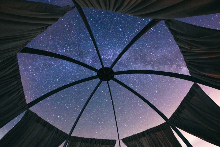The central roof core is however always left uncovered, allowing users to not feel restricted and to also enjoy sleeping underneath the starry night sky