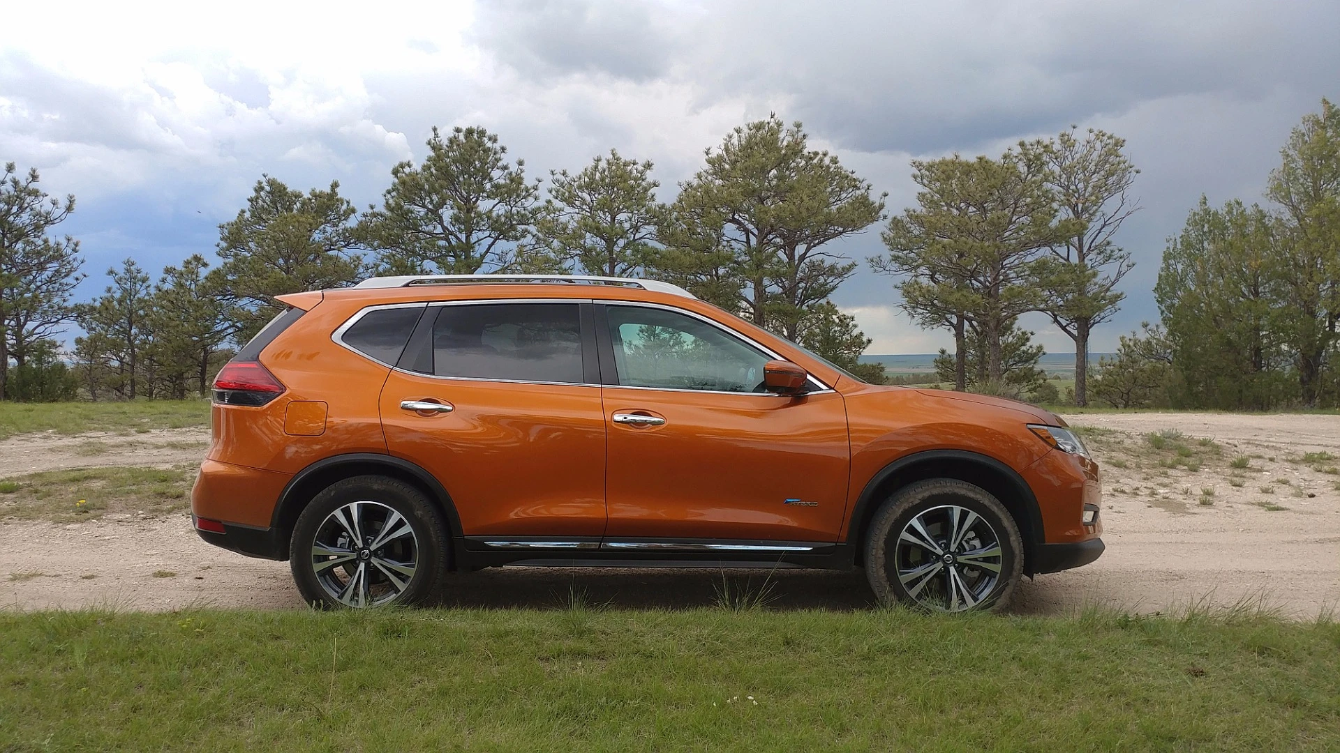 The drivetrain in the 2017 Rogue Hybrid is the only substantial difference it has from the other Rogue models