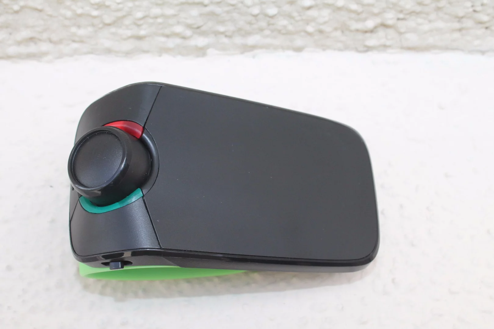 The "front" surface of the Neo 2 HD is primarily taken up with three buttons and knobs and the the flat panel of its speaker