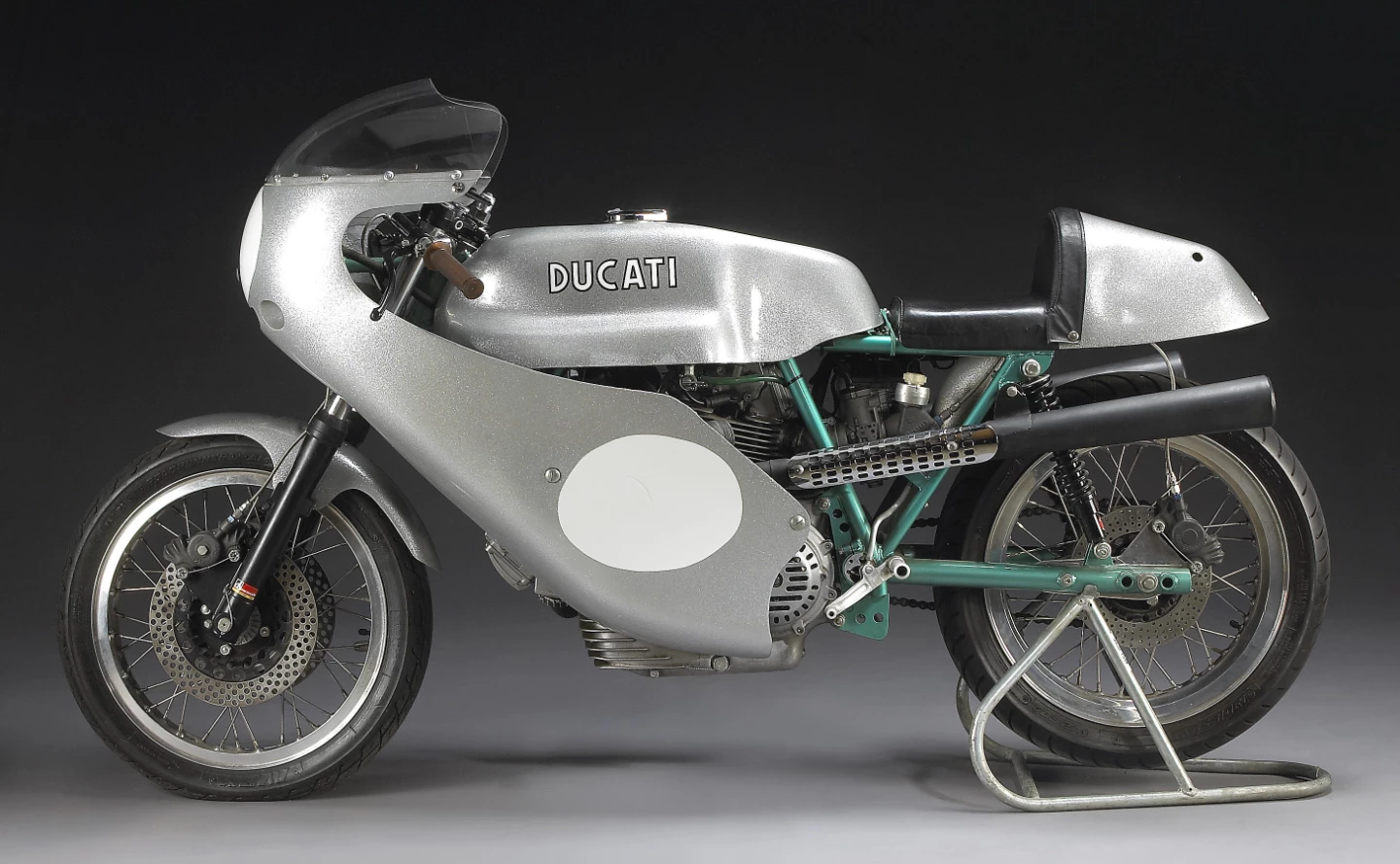 This is one of the two bikes which kick-started Ducati's V-twin racing dynasty when Paul Smart and Bruno Spaggiari finished 1-2 in the Imola 200 in 1972. It crossed the line completely empty - had that tank held a few millilitres of fuel less ...
