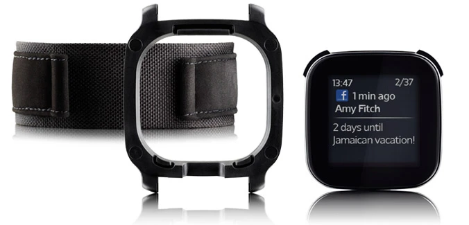 The Sony Ericsson LiveView clips into the included wristband