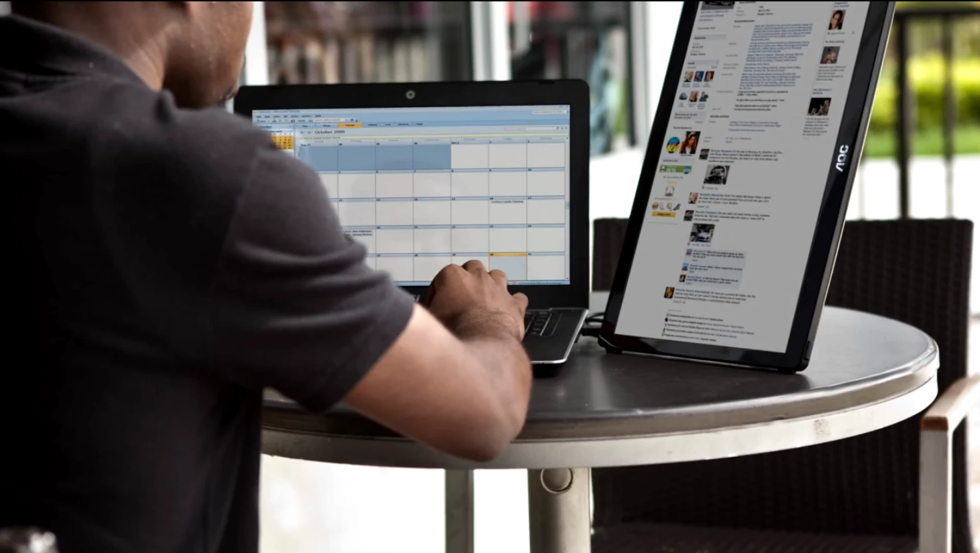 AOC's E1649FWU 15.6 inch USB display