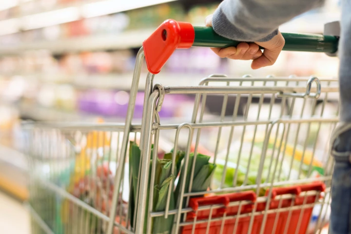 A new study looked at whether a focus on sustainability or nutrition was more likely to reduce food waste