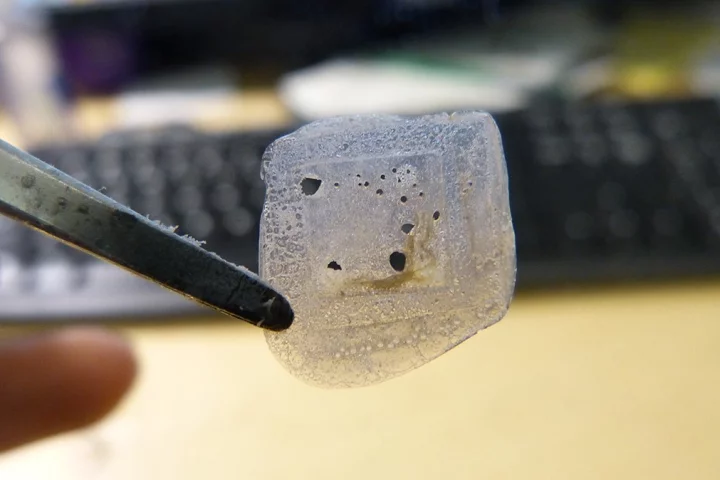 A polycarbonate shell 125 microns thick, after a vaporization test