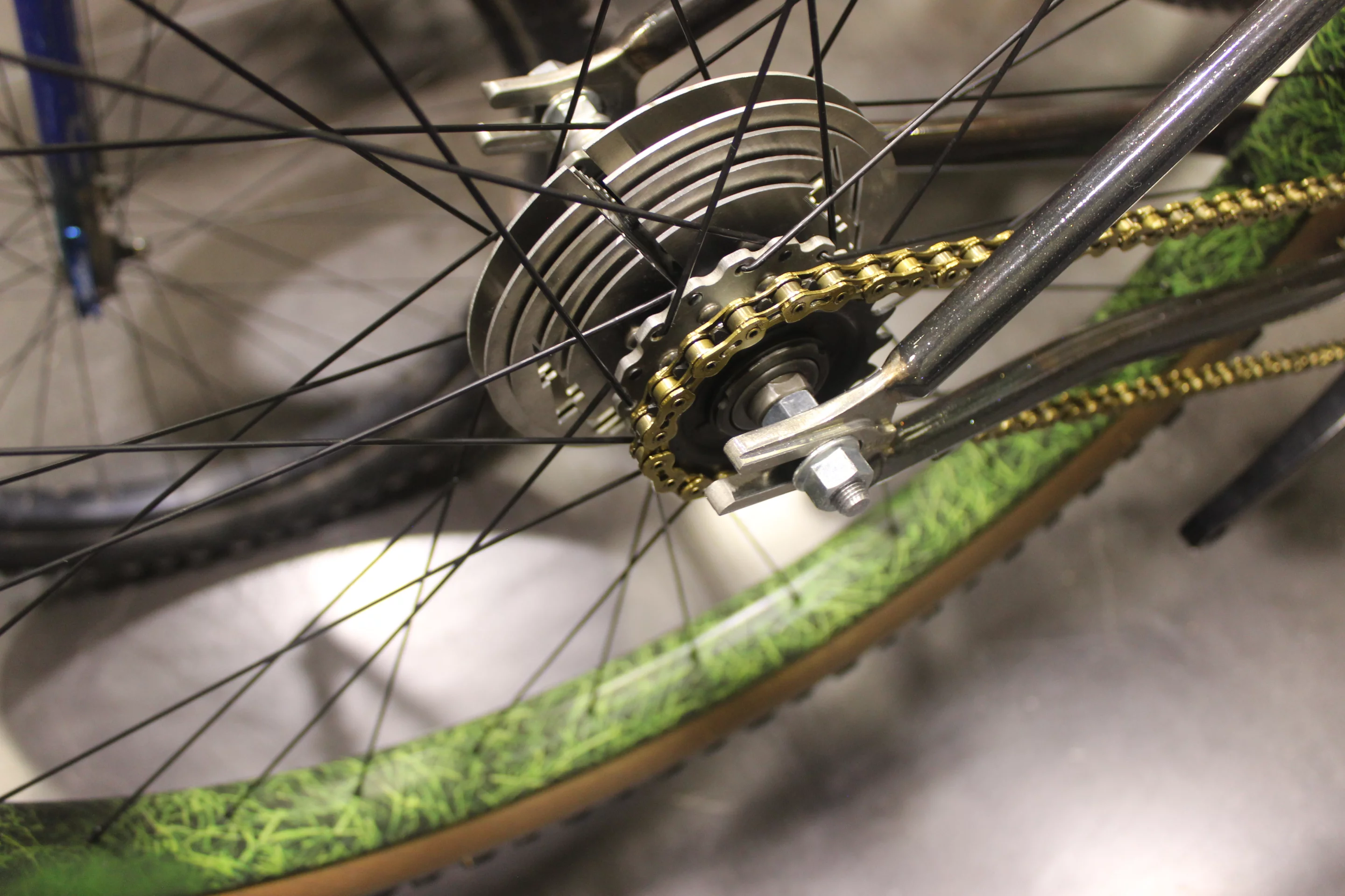This started as a standard Shimano coaster brake hub, but the folks at Oddity Cycles added a heat sink to it, so it could dissipate the heat generated on long descents when mountain biking – also note the custom grass-pattern skin on the rims, which was additionally used on the handlebars