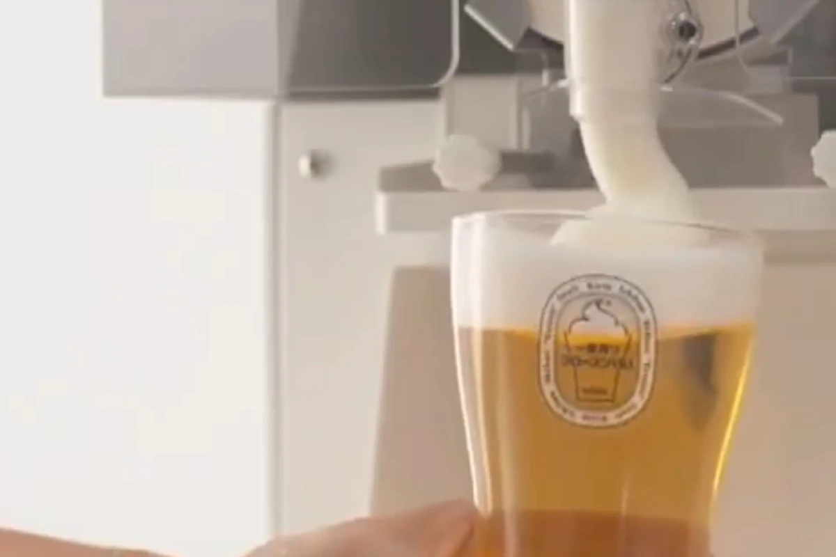 Kirin has introduced frozen beer foam that is served on top of a drink like soft serve ice cream, to keep it cold
