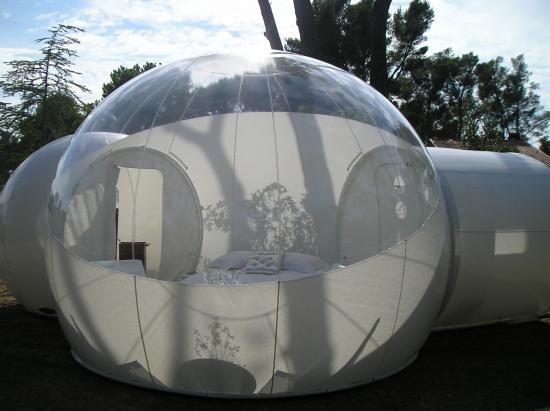 The Attrap'Rêves is currently accepting reservations through its website