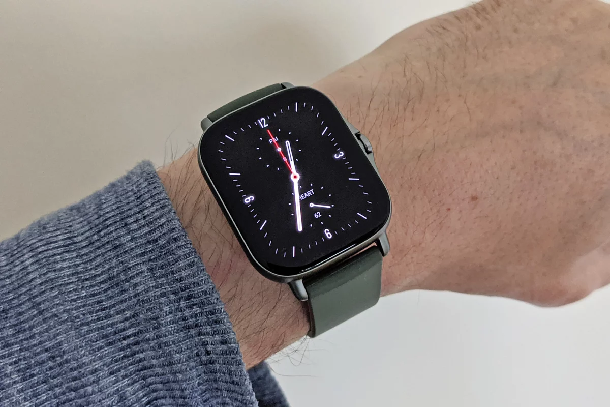 The 1.65-inch screen is clear and easy to read