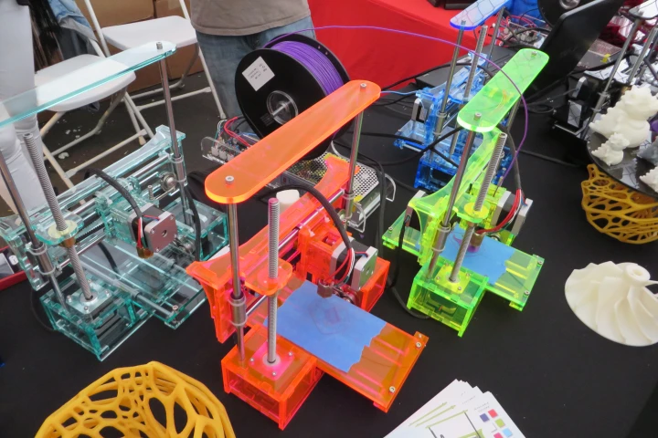 Assorted QU-BD printers on display at Maker Faire