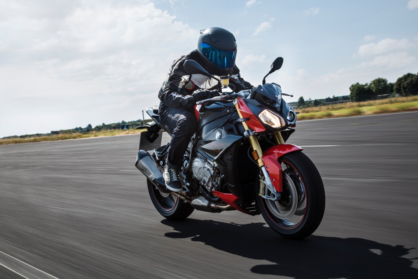 2017 BMW S1000R: peak power is up from 160 to 165 horses