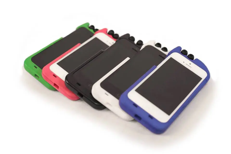 For now, the TurtleCell is only compatible with the iPhone 5 and iPod Touch (5th generation), but the developers plan to adapt the design to other smartphones in the future