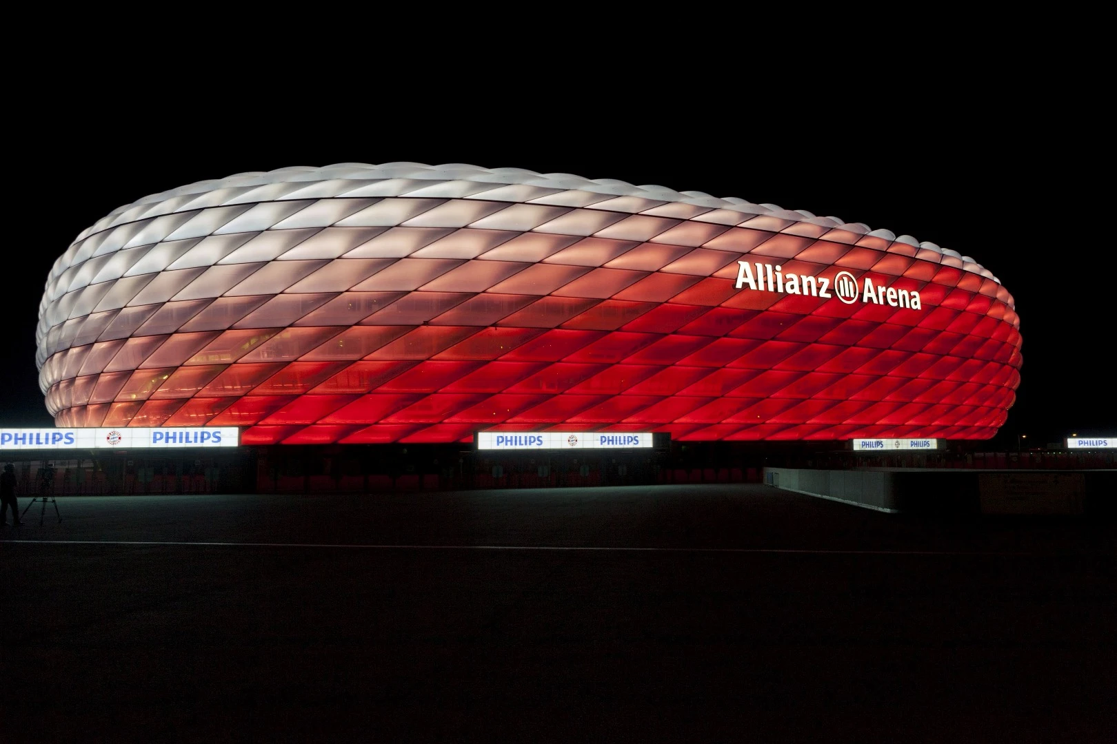 More than 300,000 LED lights are used in the façade