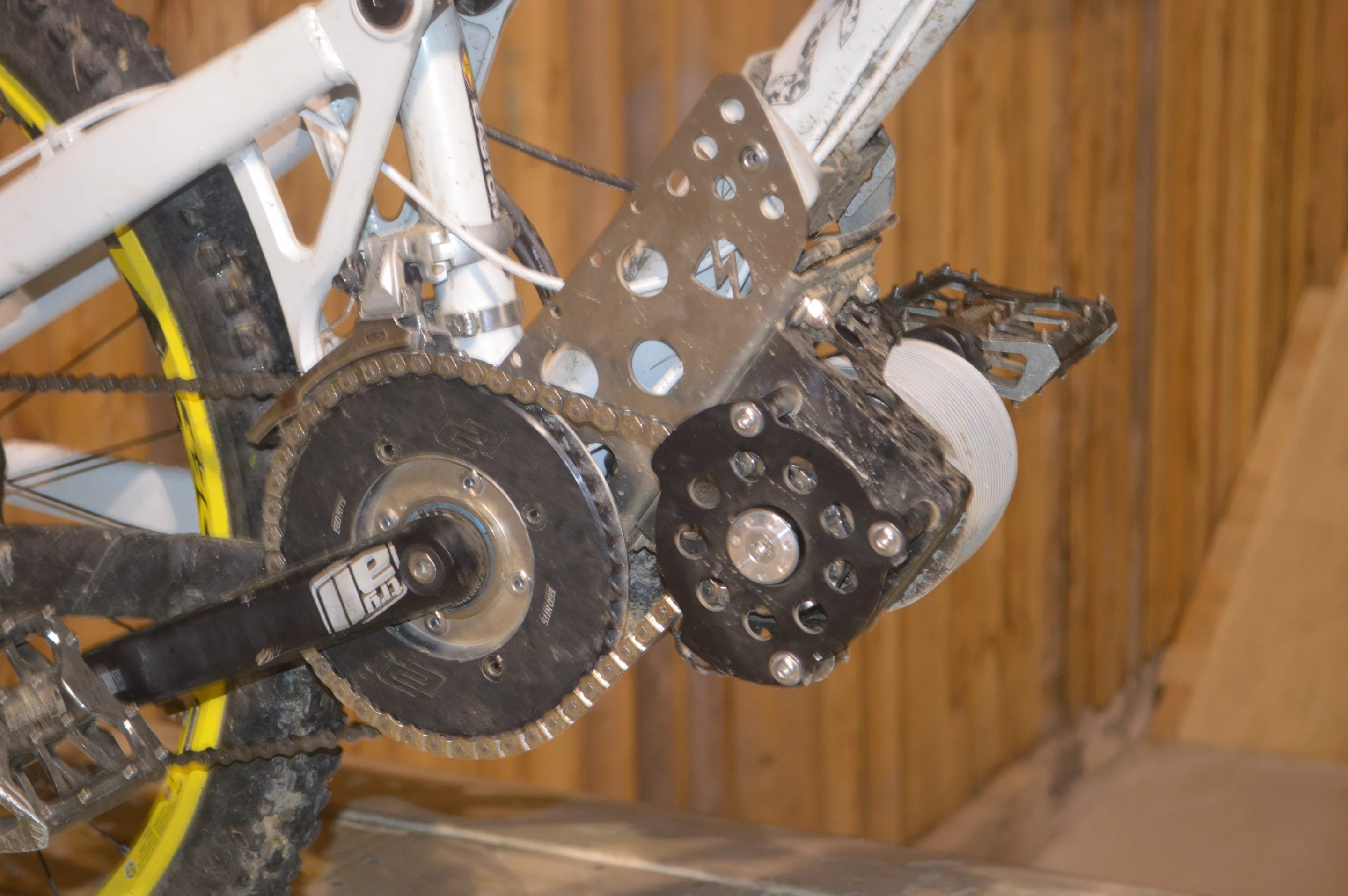 An aluminum case protects the motor from rocks, bumps, drops, etc.