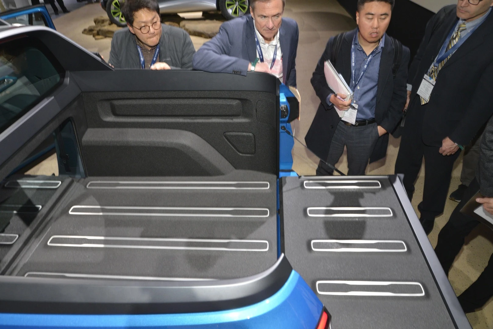 The VW Tarok concept is a compact pickup with an expandable indoor/outdoor bed providing full cargo capability