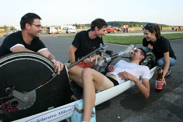 The overall interior space is so narrow, that the rider can move only his legs