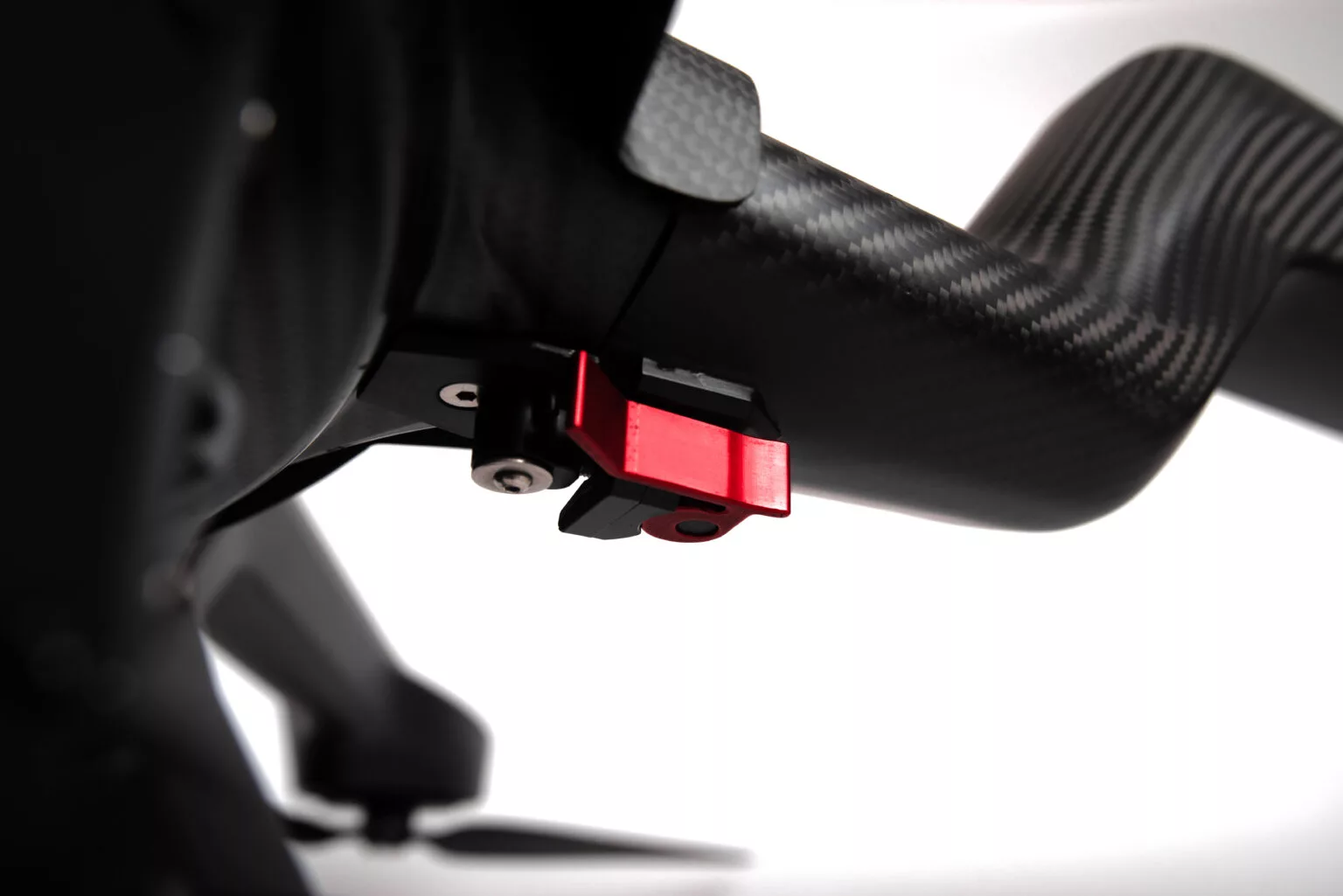 The Acecore Noa's arms and props can be removed by hand for transportation and storage