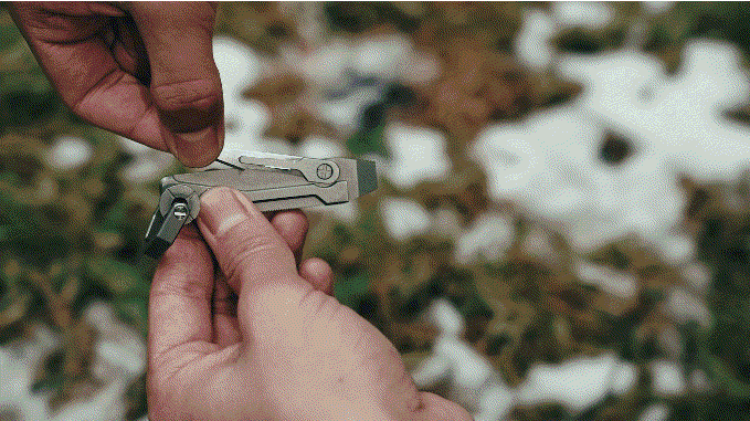 Folding and removing the scalpel on the JOAT multitool