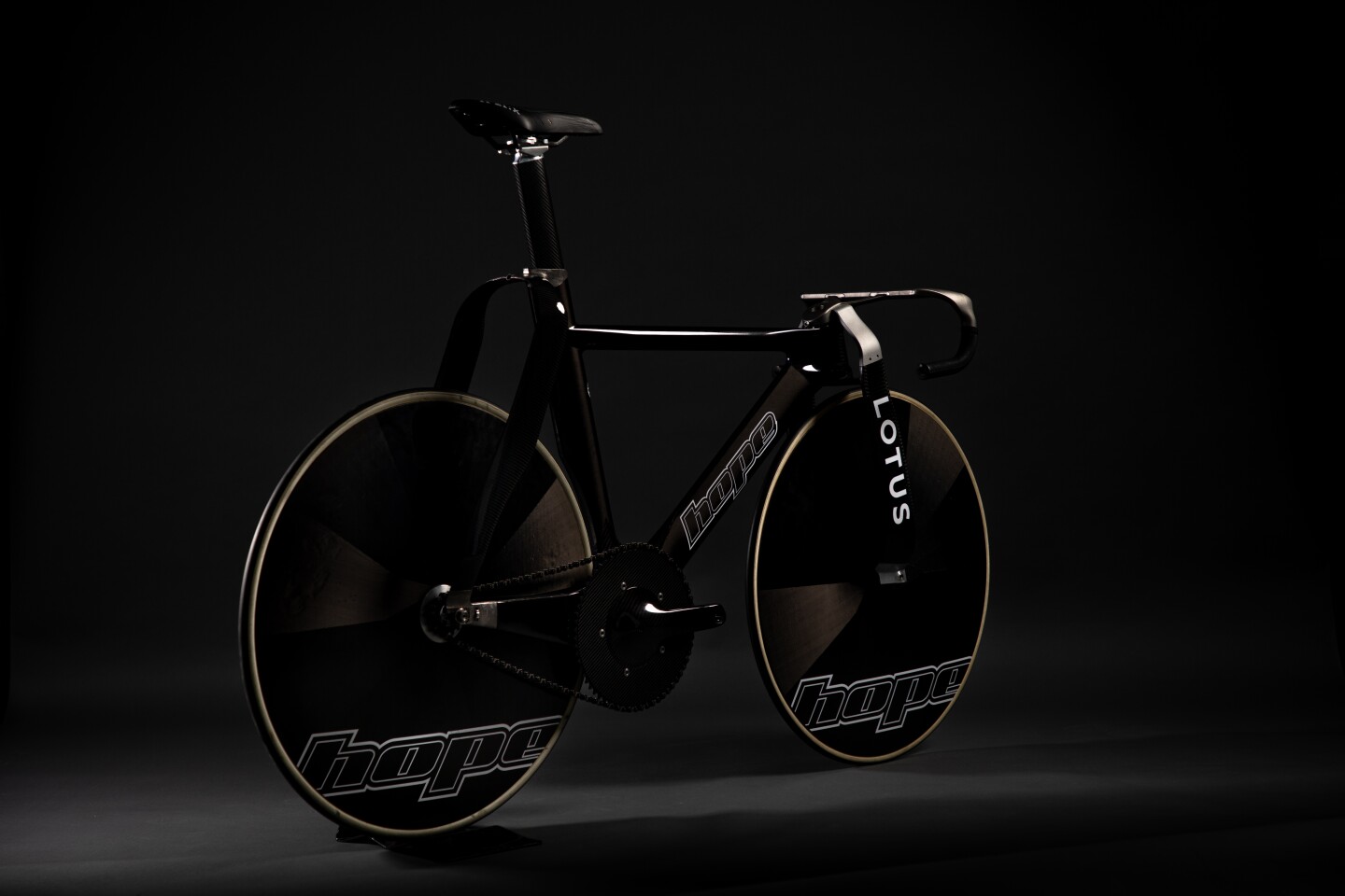 Hope Technology says it developed a "revolutionary manufacturing process" to reduce the weight of the wheels