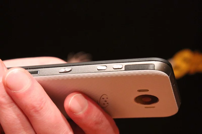 The V2 is made of lightweight Kevlar, magnesium, fiberglass and aluminum materials