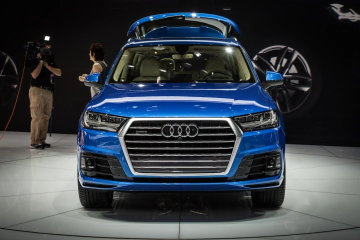The car really stands out when it's finished in this particular shade of blue (Photo: Loz Blain/Gizmag)