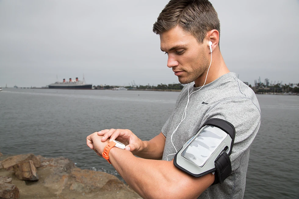Users can monitor performance statistics such as distance traveled, heart rate and pace