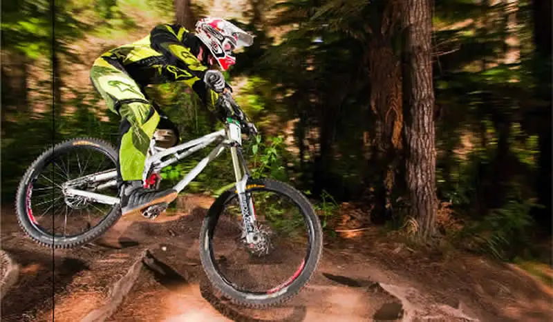 The Zerode G-1 mountain bike incorporates a mid-bike-mounted internal geared hub, which is said to allow it to perform better than a regular MTB in a variety of ways
