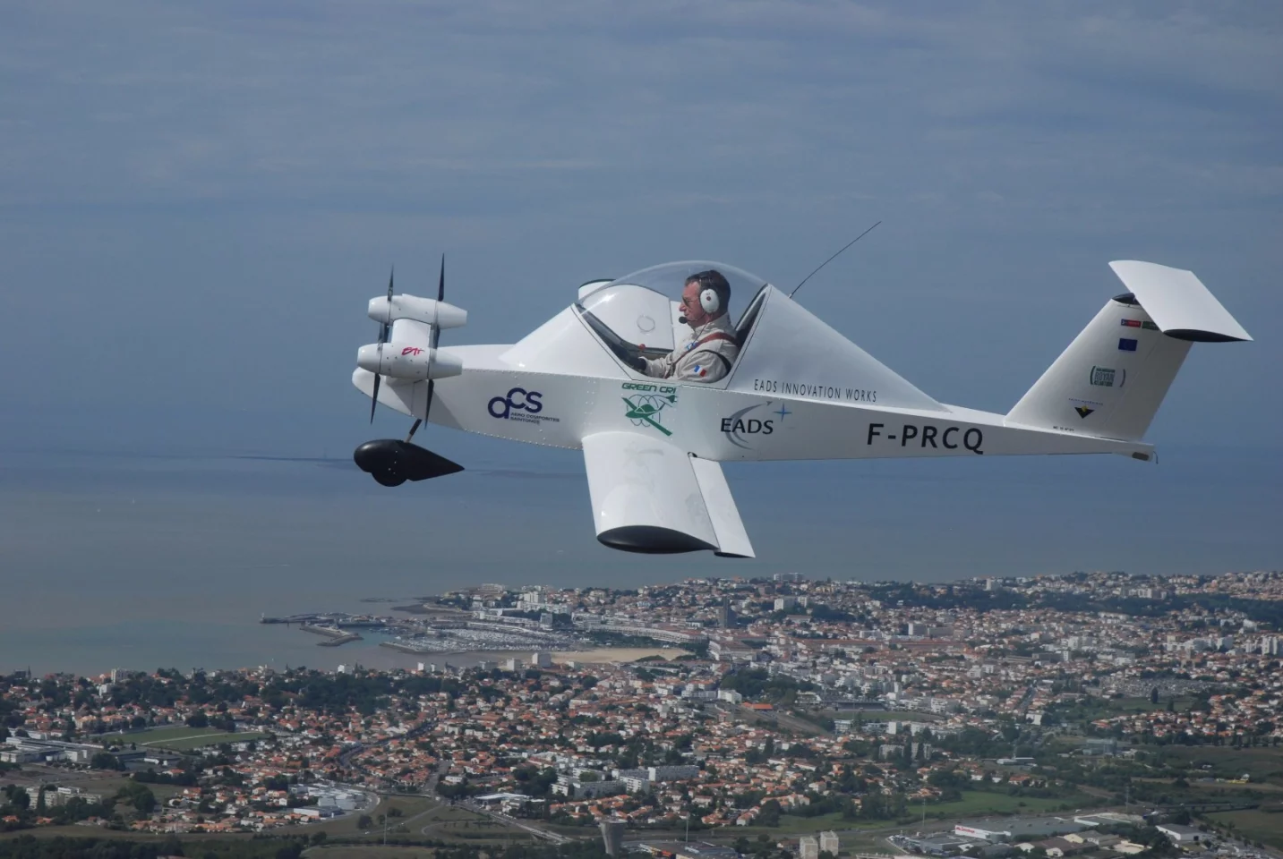 The single-seat Cri Cri was shown at the 2010 Green Air Show, based on the popular French ultralights of the 1970s. Built in composite materials the twin electric motor Cri Cri had a take-off weight (including the pilot) of just 175 kg and could fly for 30 minutes at 60 knots.