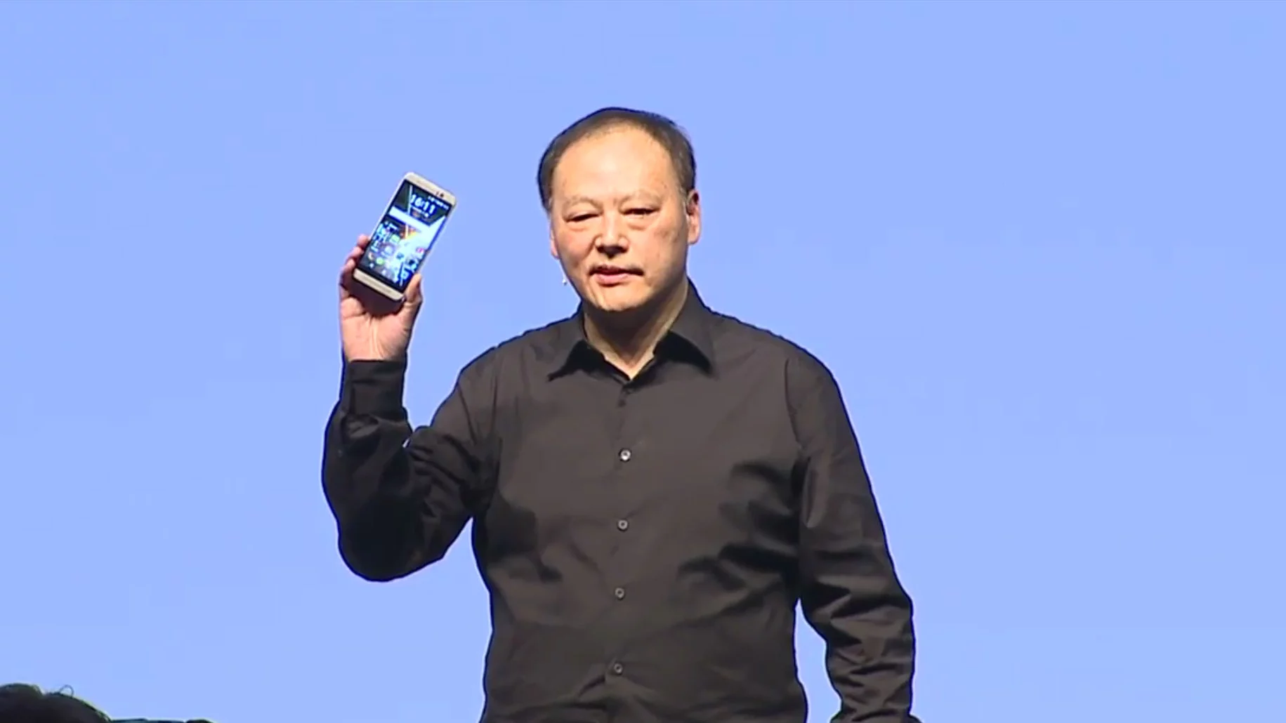 CEO Peter Chou holding the One M9