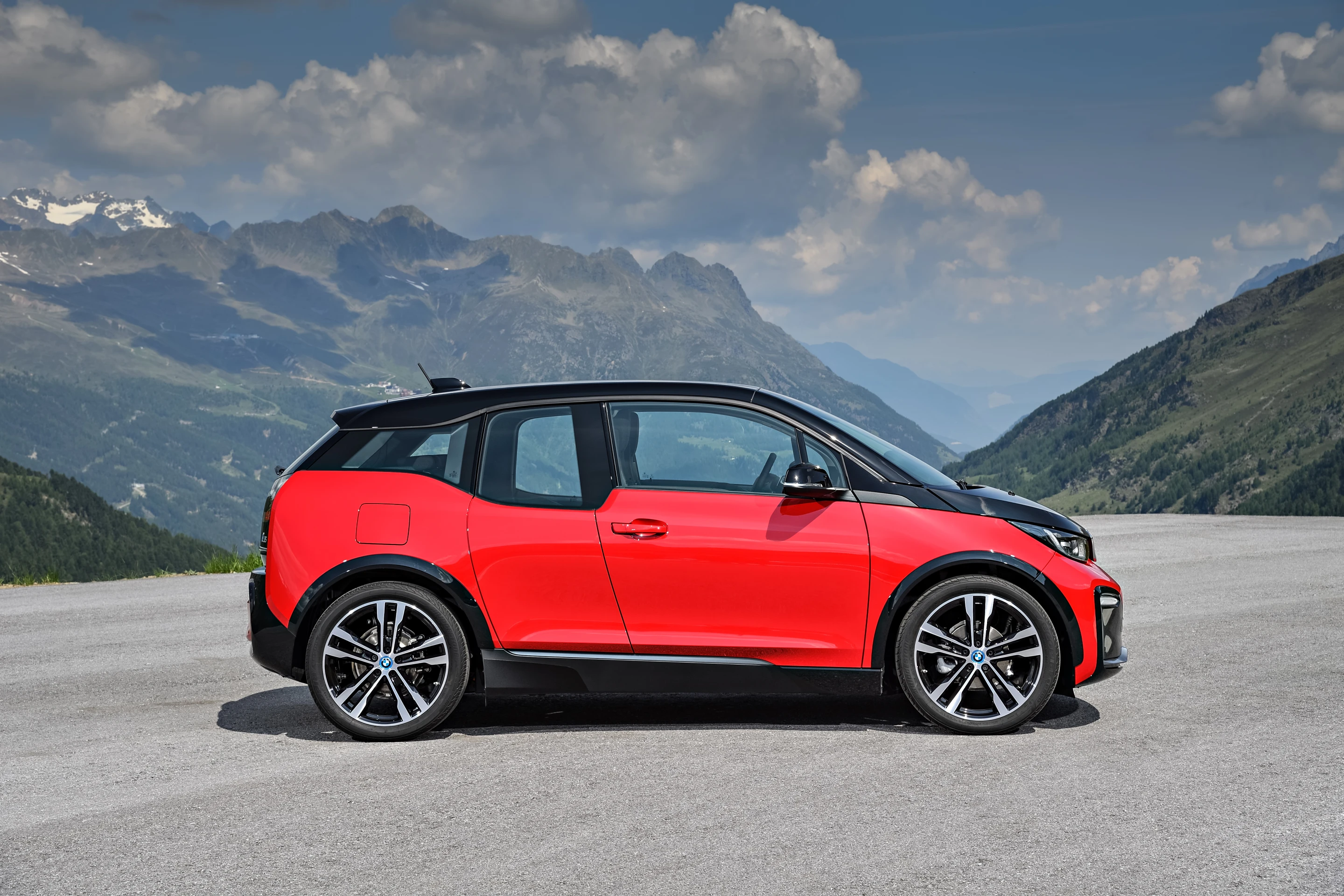 The BMW i3s will feature cosmetic differences from its i3 model siblings