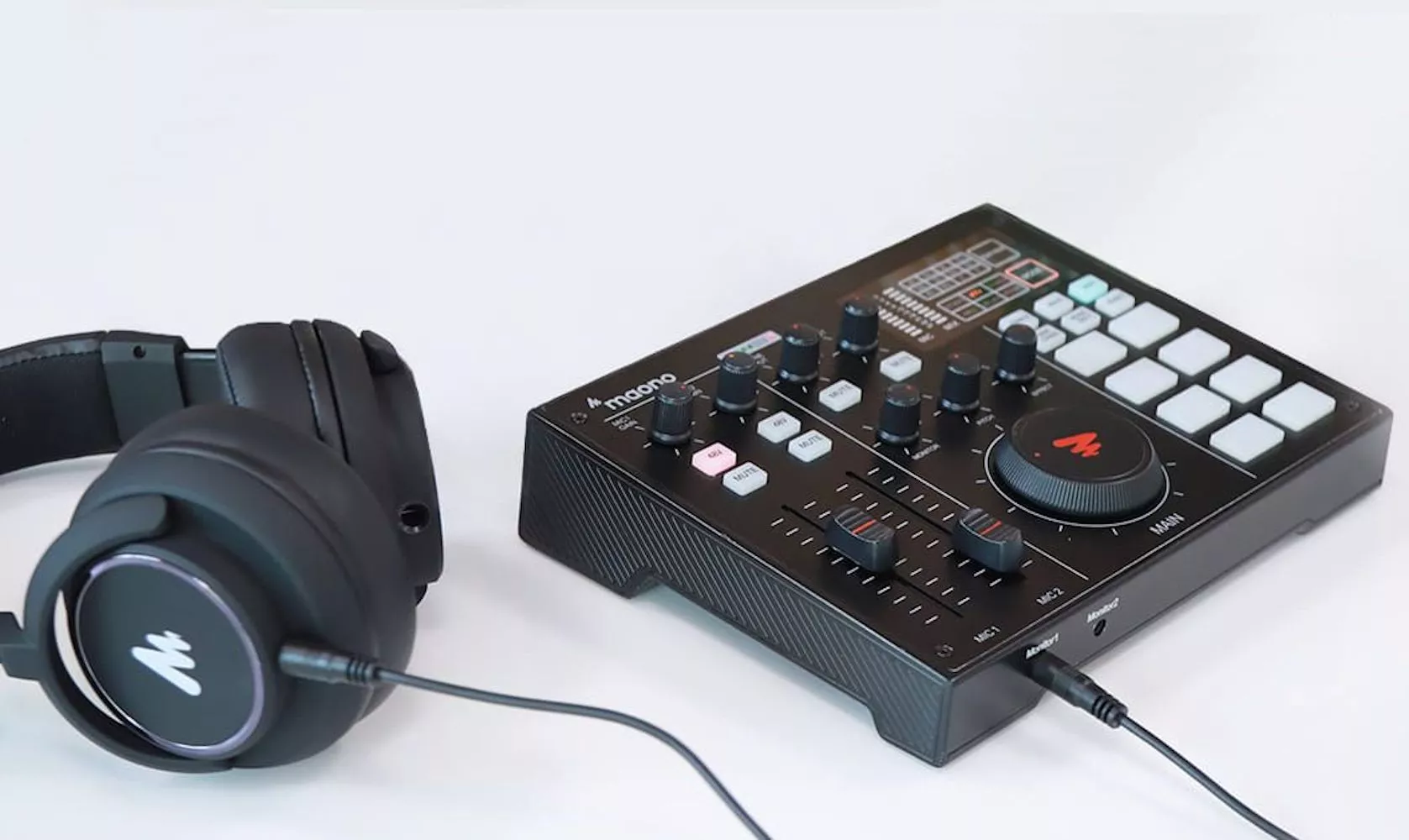 The Maonocaster makes podcast production portable