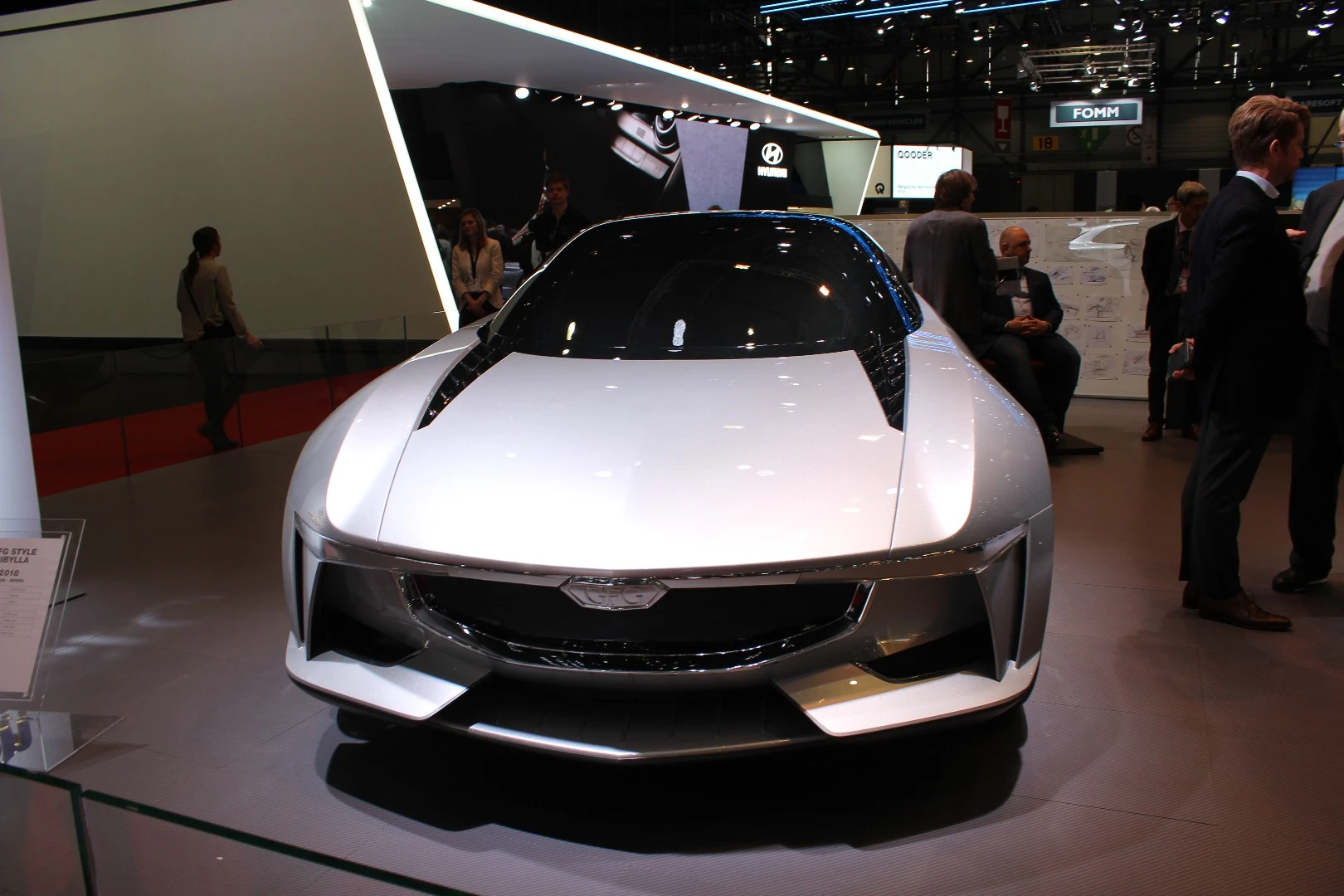 The car is electrically powered with a 100 kWh lithium-ion battery (about 75 kWh usable), outputting 400 kW (536 hp), and a 0-100 km/h (0-62 mph) speed of 4.5 seconds and a top speed of over 200 km/h (124 mph)