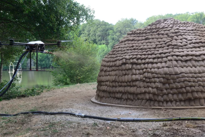 Researchers hope to fit drones with spraying hoses to apply layers of biomaterials onto light structures, such as geodesic dome frames or grid shells covered in tensile fabrics