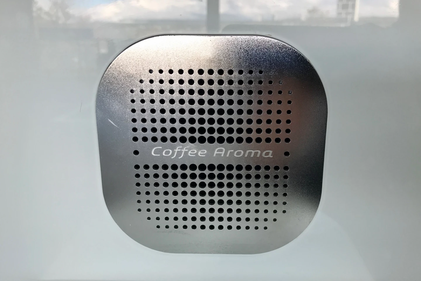 The aroma panel lets you smell the coffee beans as they're being ground