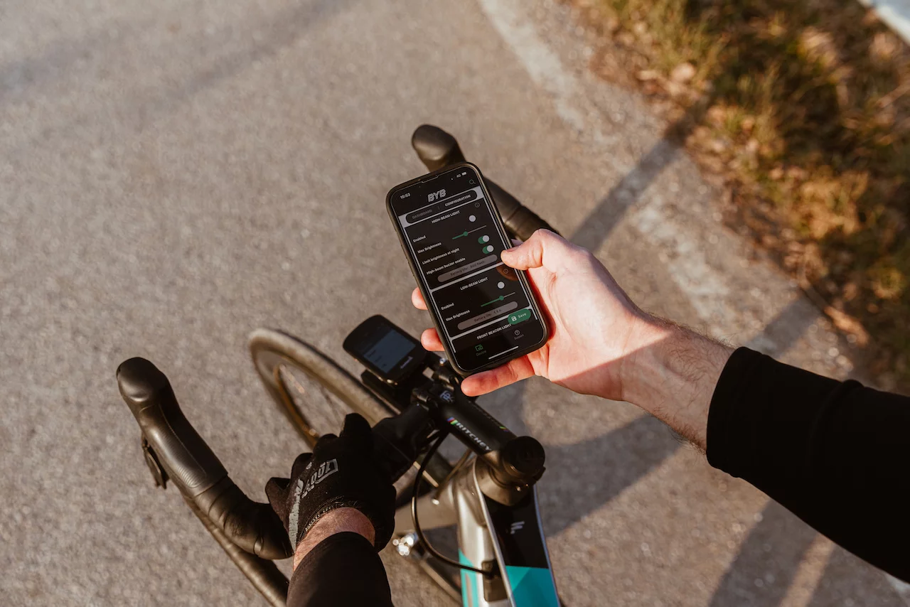 Blinking patterns and other functions can be adjusted via the app