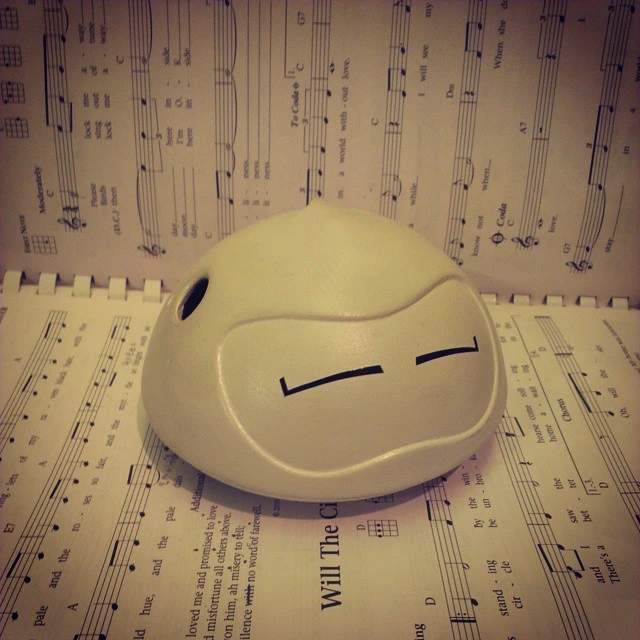 When Wigl's built-in microphone registers a recognized note in auto mode, the bot responds by lighting its LEDs and moving in a specific way