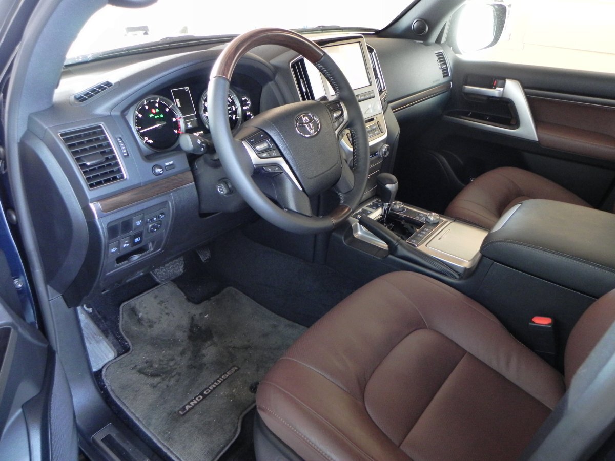 In the interior, the 2016 Toyota Land Cruiser’s US$85,000 price tag gets you a host of features that would befit any luxury vehicle