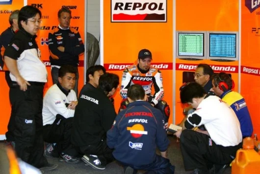 Max Biaggi and the team during pre-season testing
