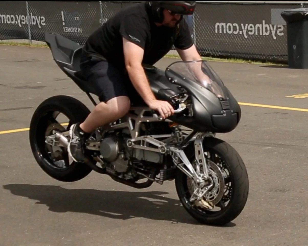 Motoinno TS3: extremely stable and confidence-inspiring under brakes