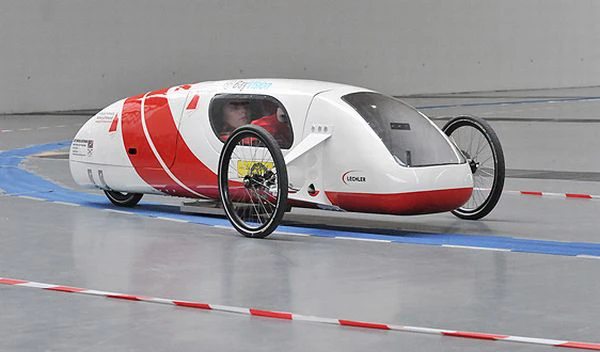The E-Quickie draws energy from electric conducting paths on the ground