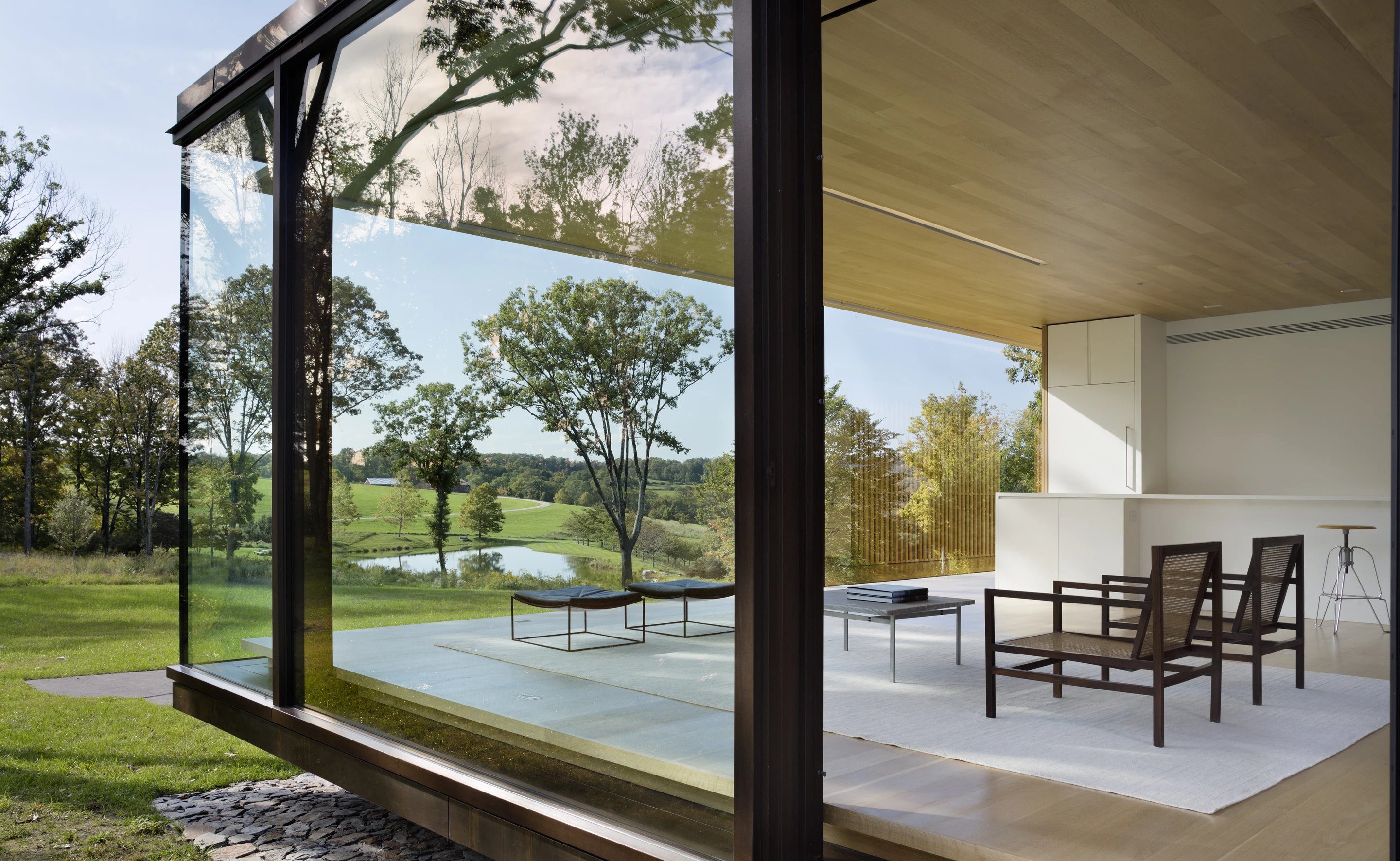 The facade of the house was designed as a thermally robust system of high-performance, triple-paned glass units that vary in width from 10 to 20 inches (23-50 cm)