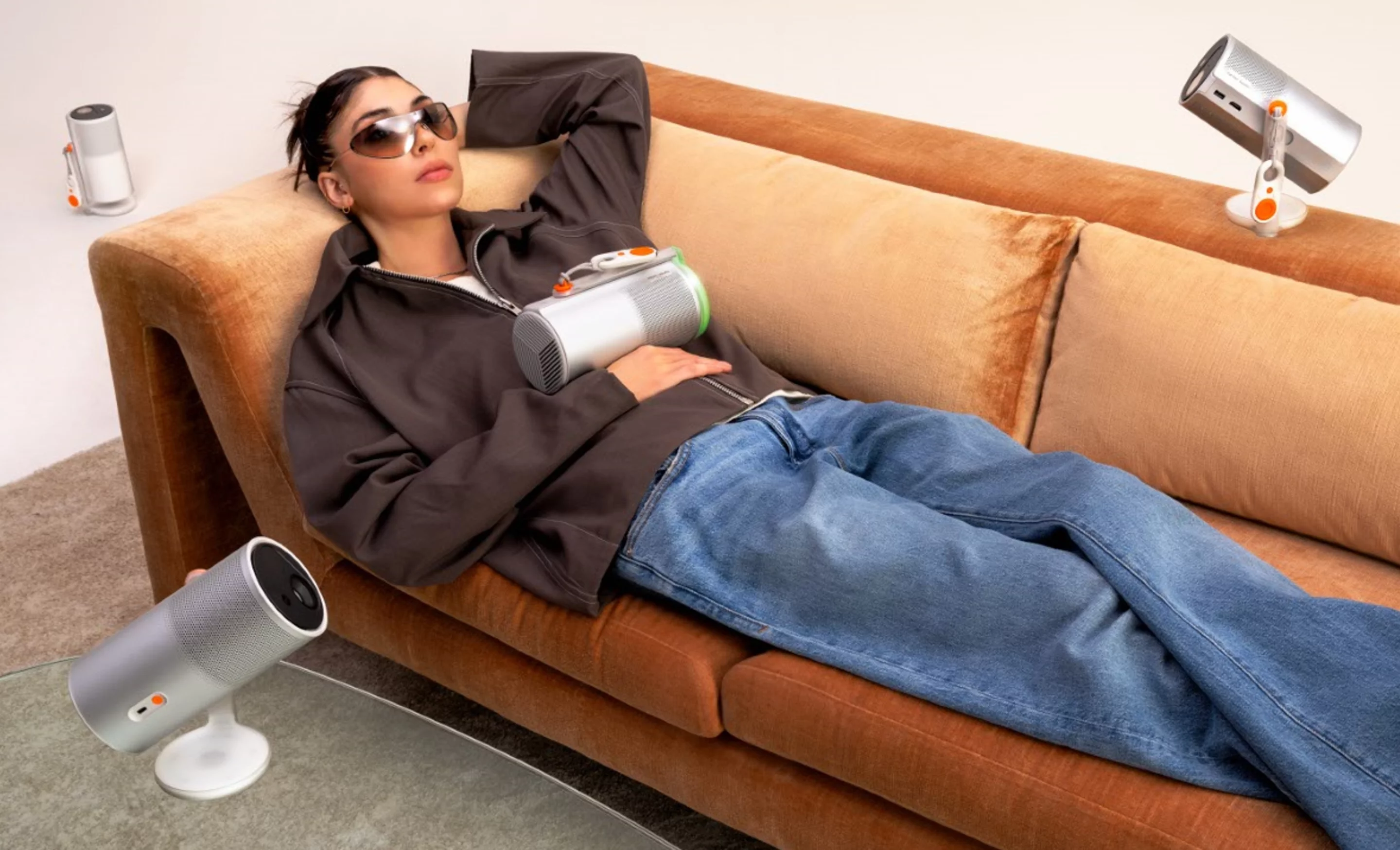 A 360-degree tilt stand and autofocus plus auto keystone correction should make for a relatively easy setup